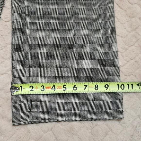 White House BLack Market Black and Gray Mini-Houndstooth Capri Pants, Size - Picture 8 of 9